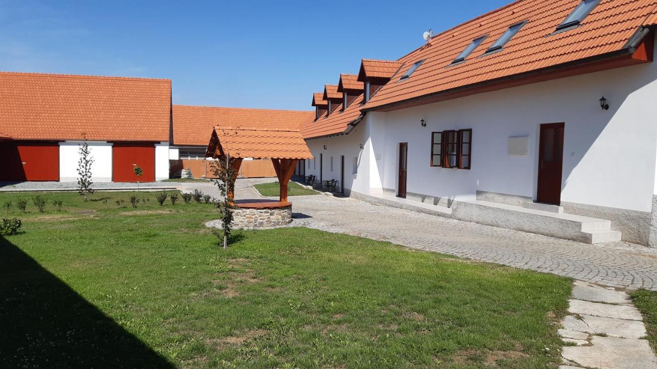 Martinuv Dvur Apartment Пилзен Екстериор снимка